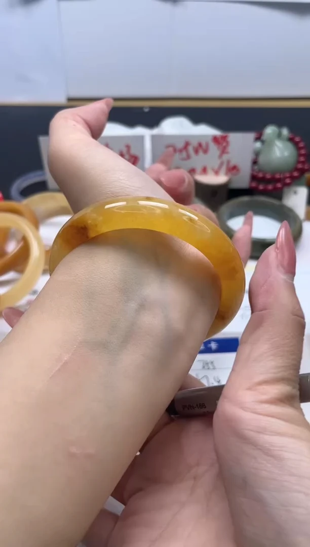 【闪购商品】石英质玉手镯未镶嵌255/57.4