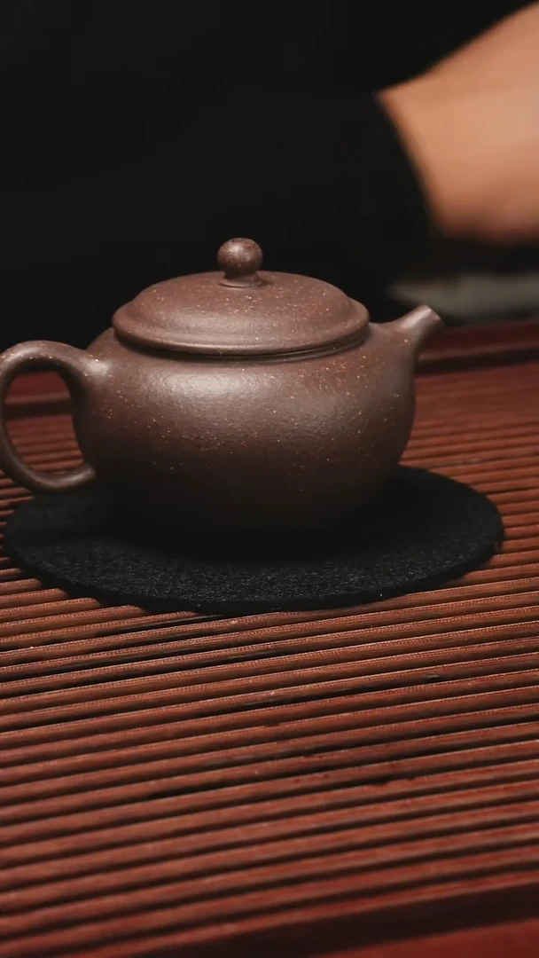 茶壶紫砂150CC天很热闹