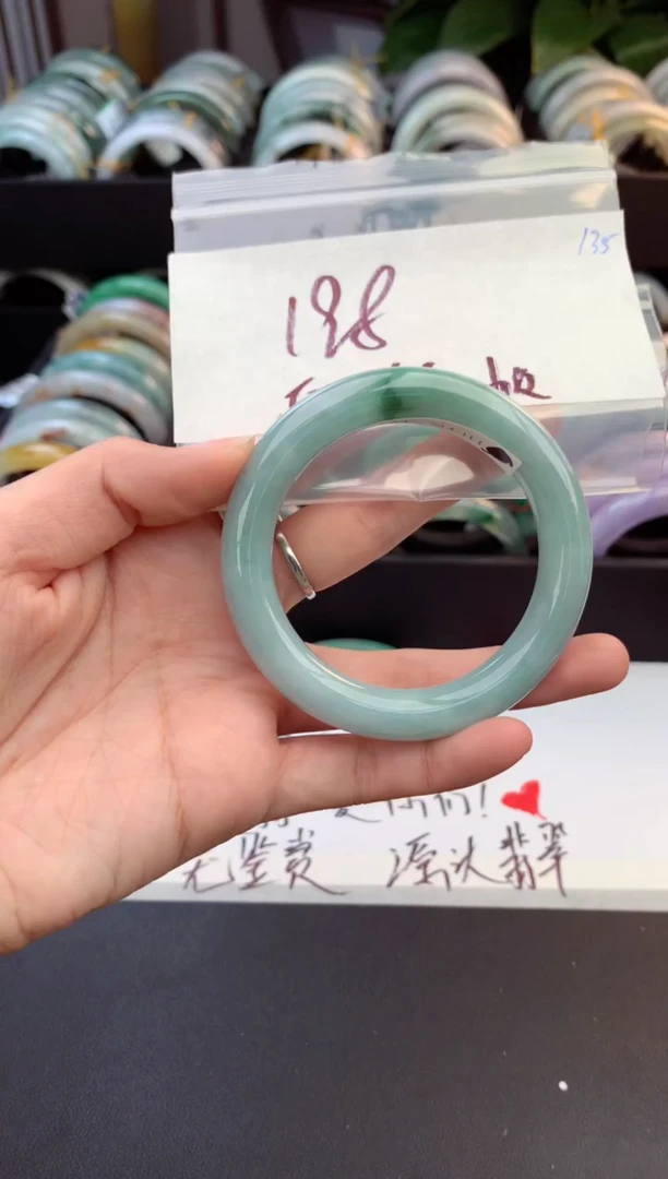 未镶嵌定制翡翠L****室毛货需精细抛光+多人