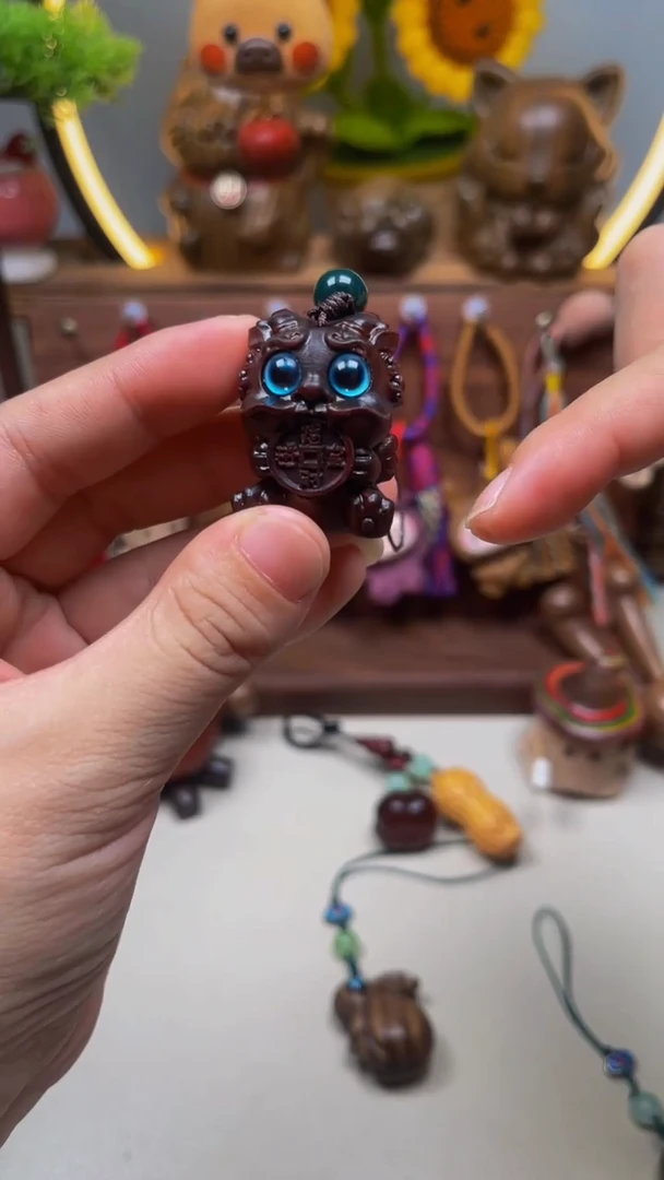 檀香木紫檀吞金兽挂件