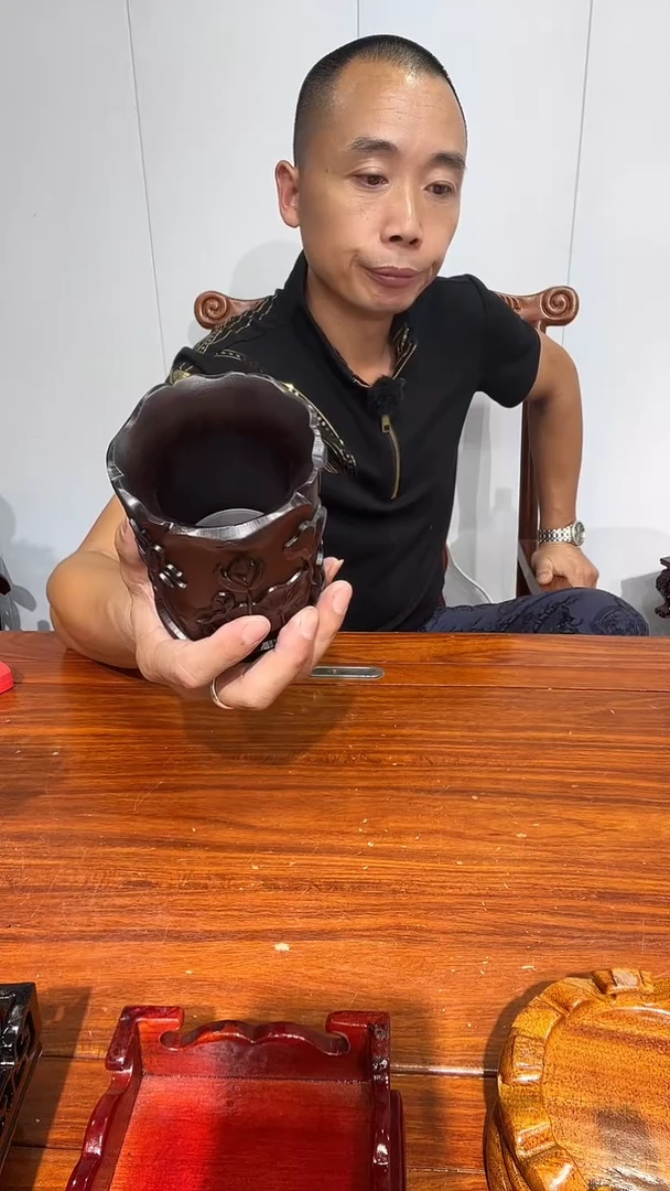 木运**坤老黑谭荷花笔筒