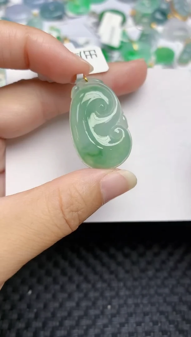 翡翠18K金镶嵌颈饰天然翡翠A货