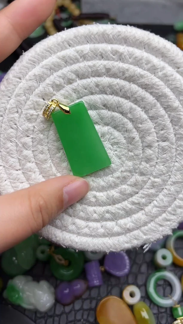 颈饰未镶嵌翡翠缅甸翡翠吊坠