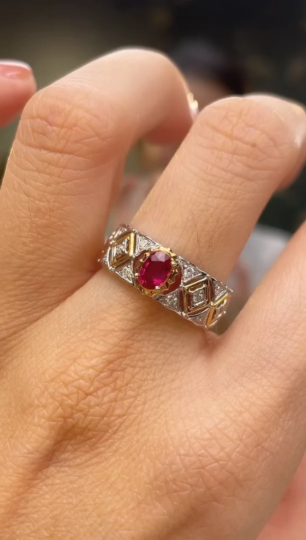 18K金镶嵌戒指红宝石无烧鸽血红主石：0.48ct
