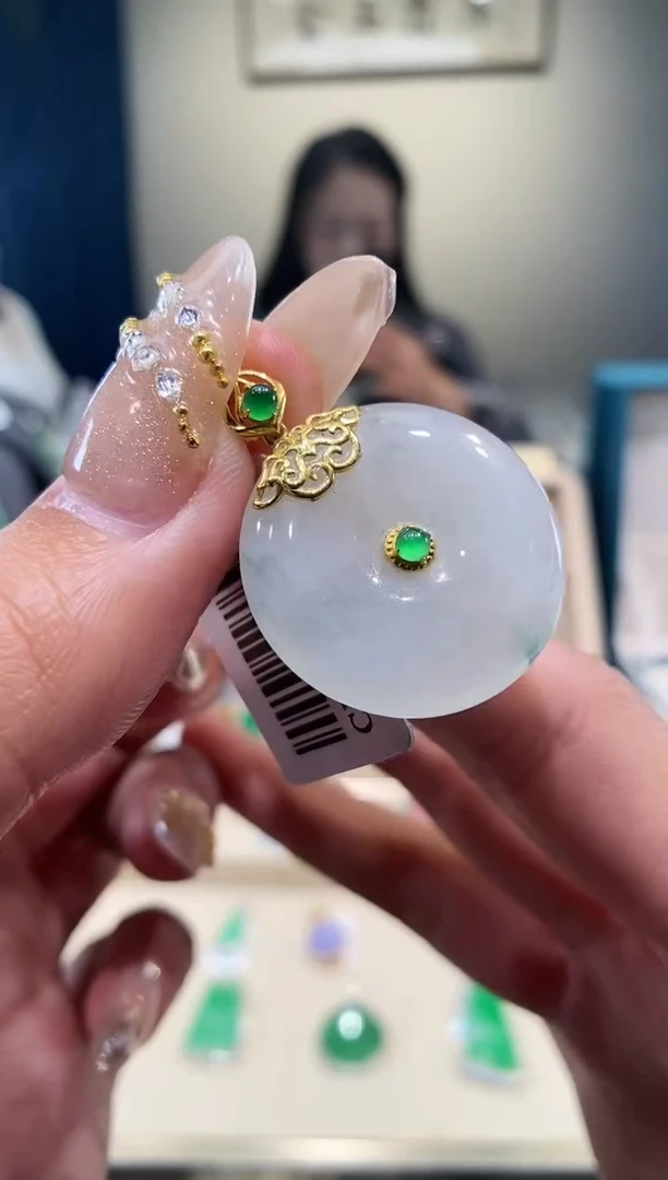 【闪购商品】翡翠颈饰18K金镶嵌平安扣