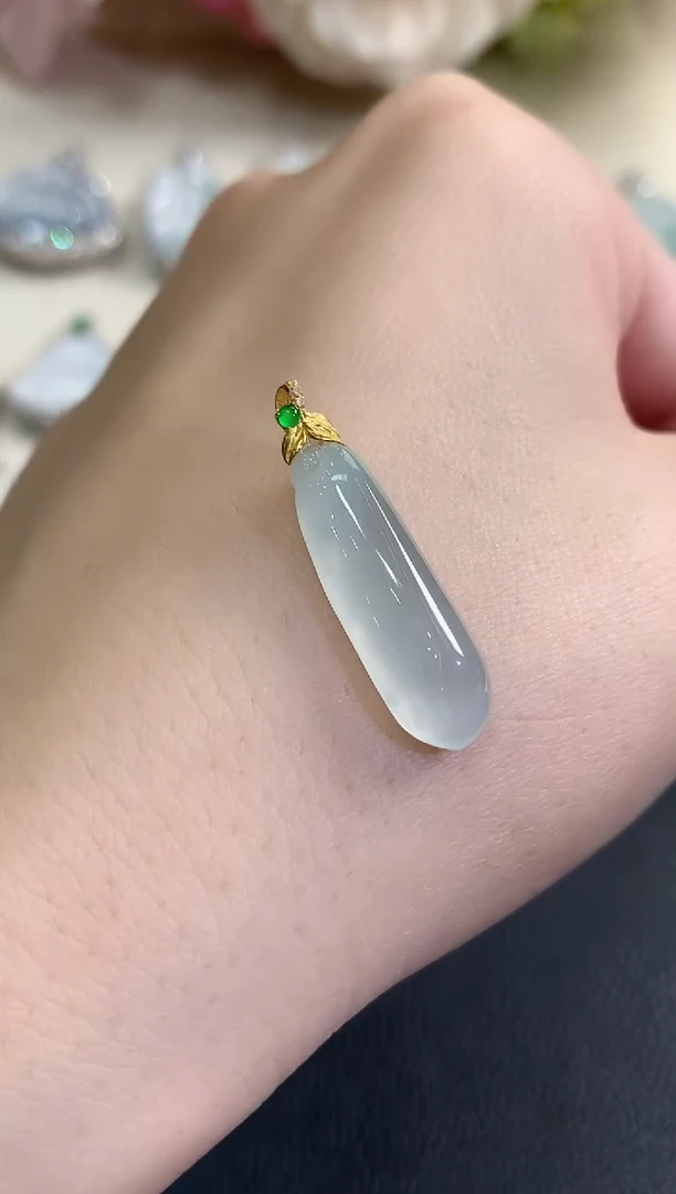 吊坠(不含链)18K金镶嵌翡翠秋日珠宝Q19