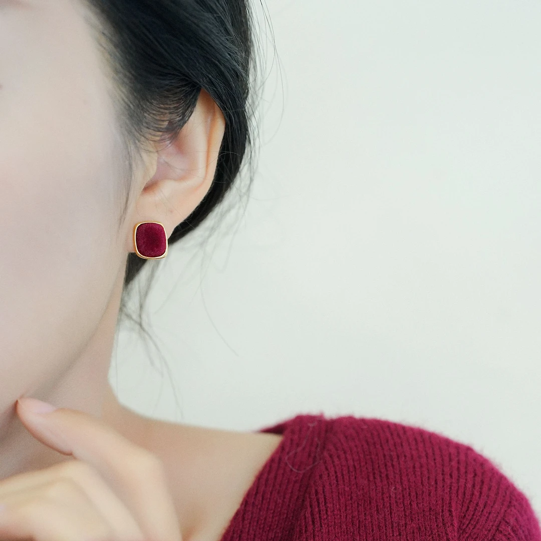 铜合金耳饰 红色丝绒耳钉女2025新年喜庆轻奢小众高级感新款耳环