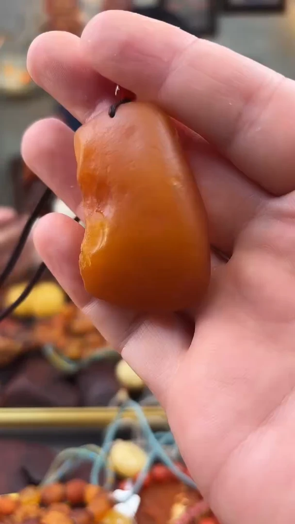 未镶嵌颈饰琥珀吊坠