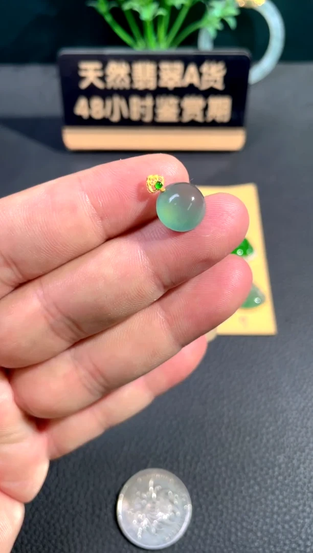 颈饰18K金镶嵌翡翠翡翠