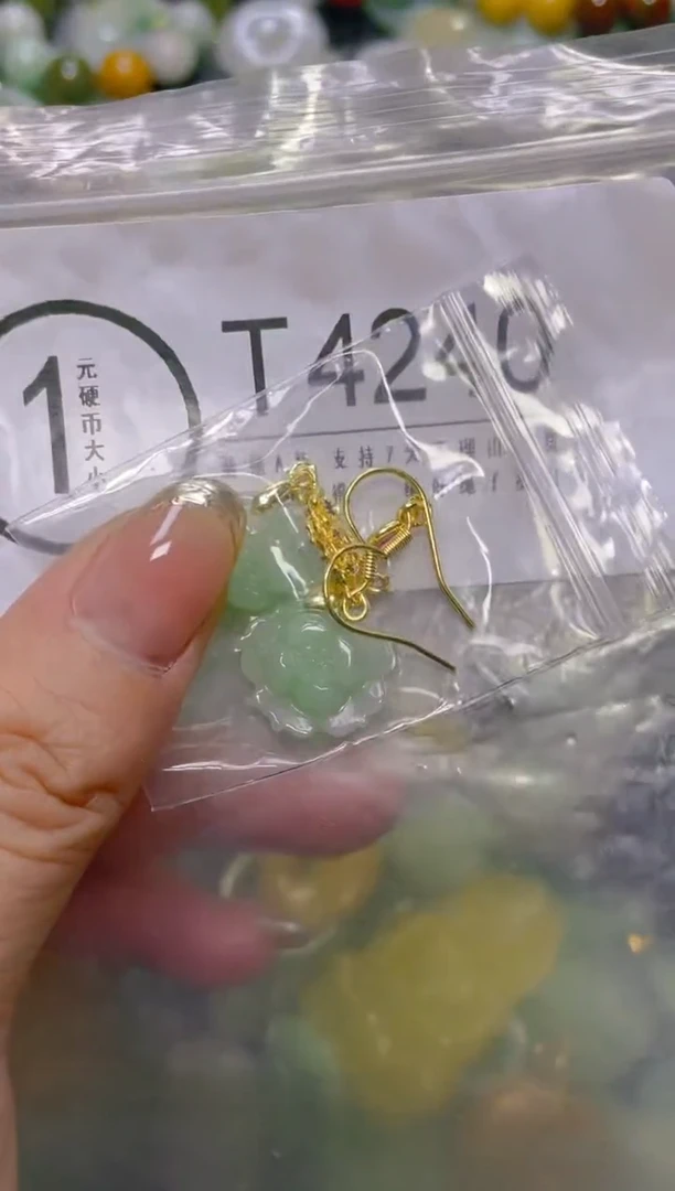 颈饰未镶嵌翡翠/T/翡翠A货，一件也是批发价
