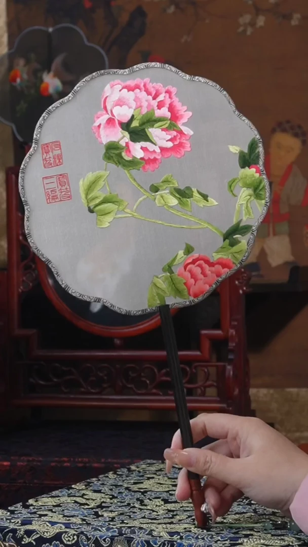 刺绣绣花团扇非遗