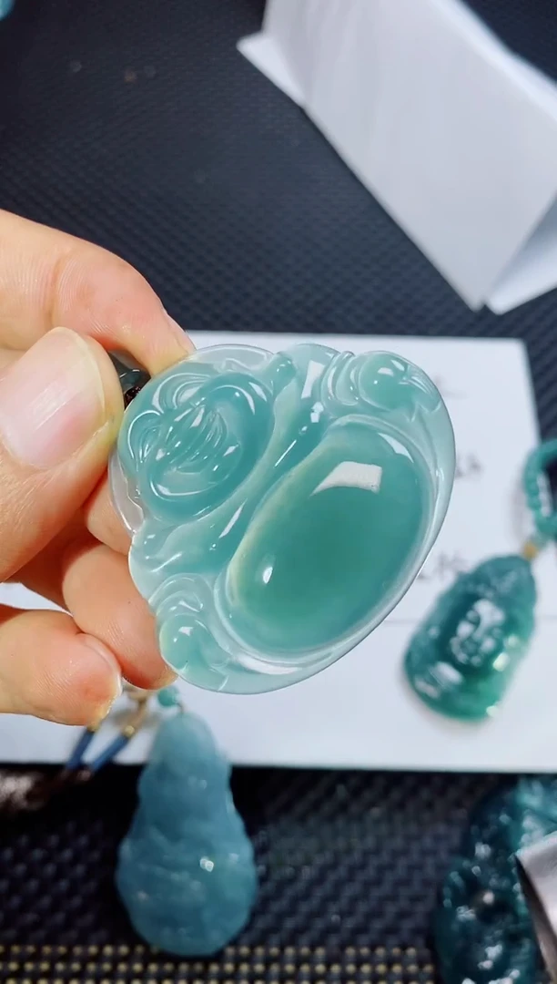 翡翠未镶嵌颈饰