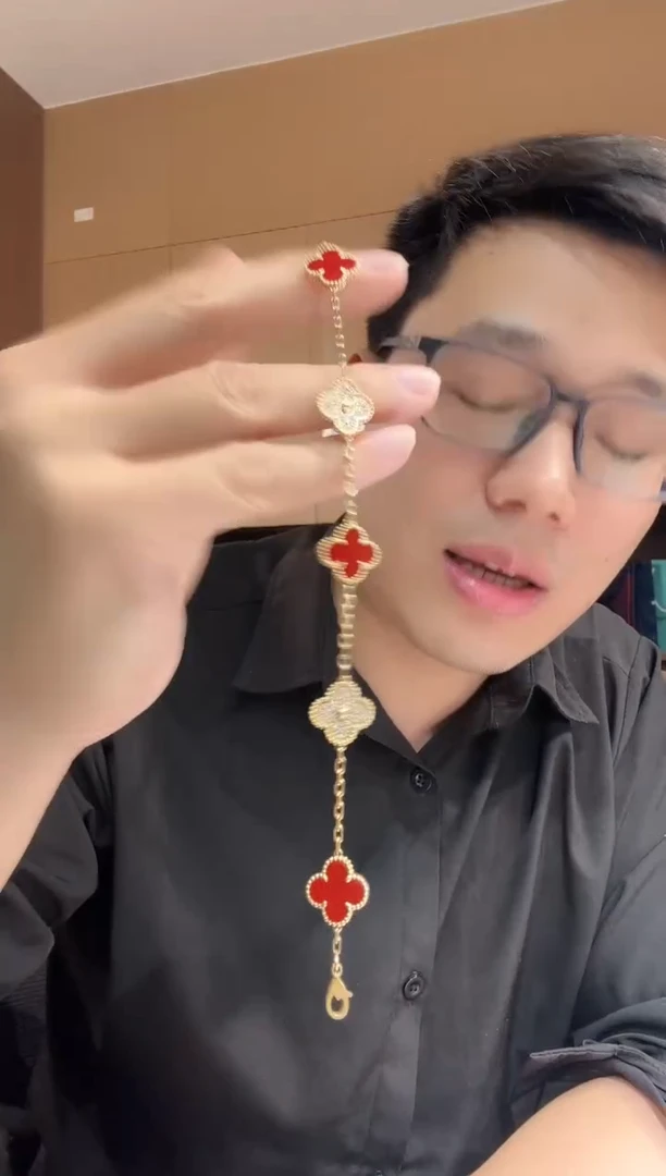 【闪购商品】钻石手链18K金镶嵌红花隔钻五花手链GHJ