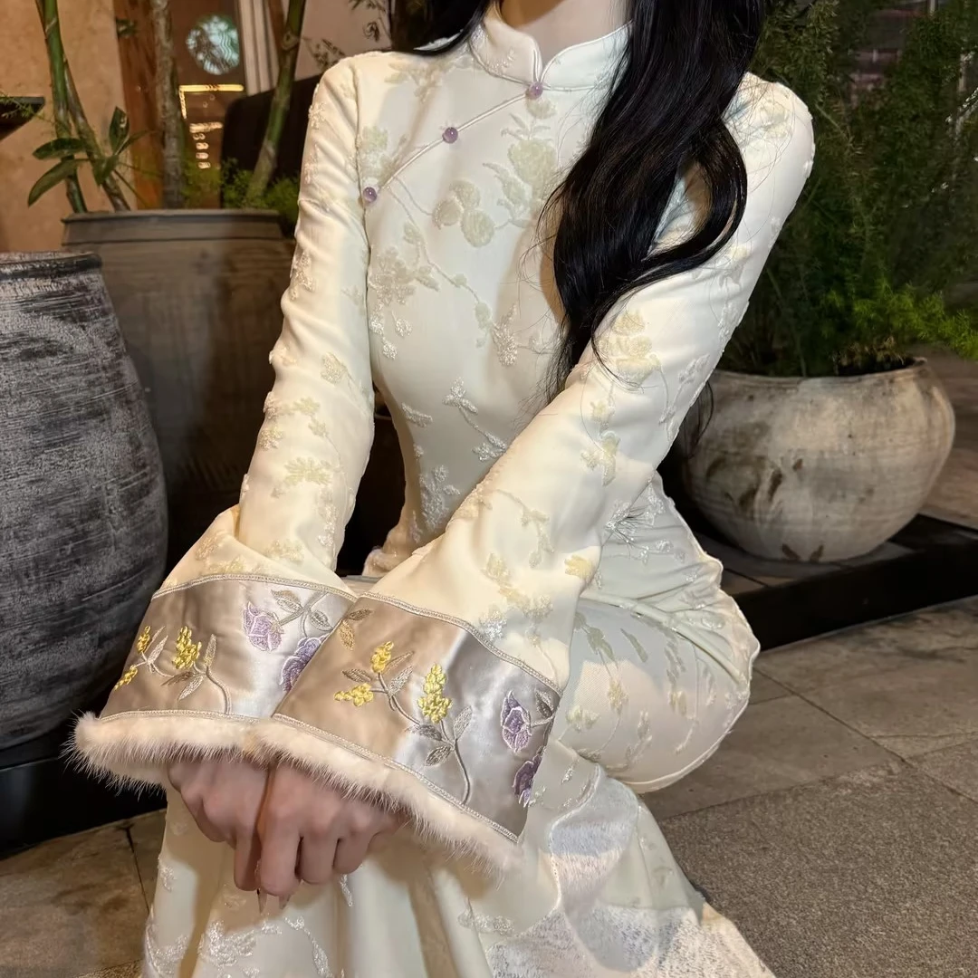 LHMknk1画报夫人原创温柔植绒米白旗袍鱼尾蕾丝拼接 温柔白