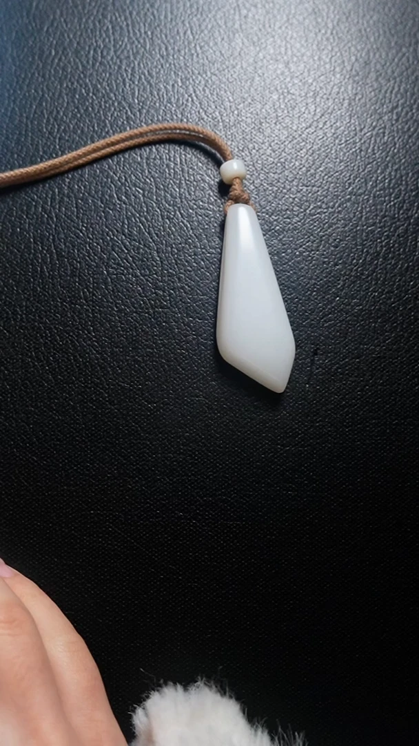 颈饰未镶嵌和田玉吊坠