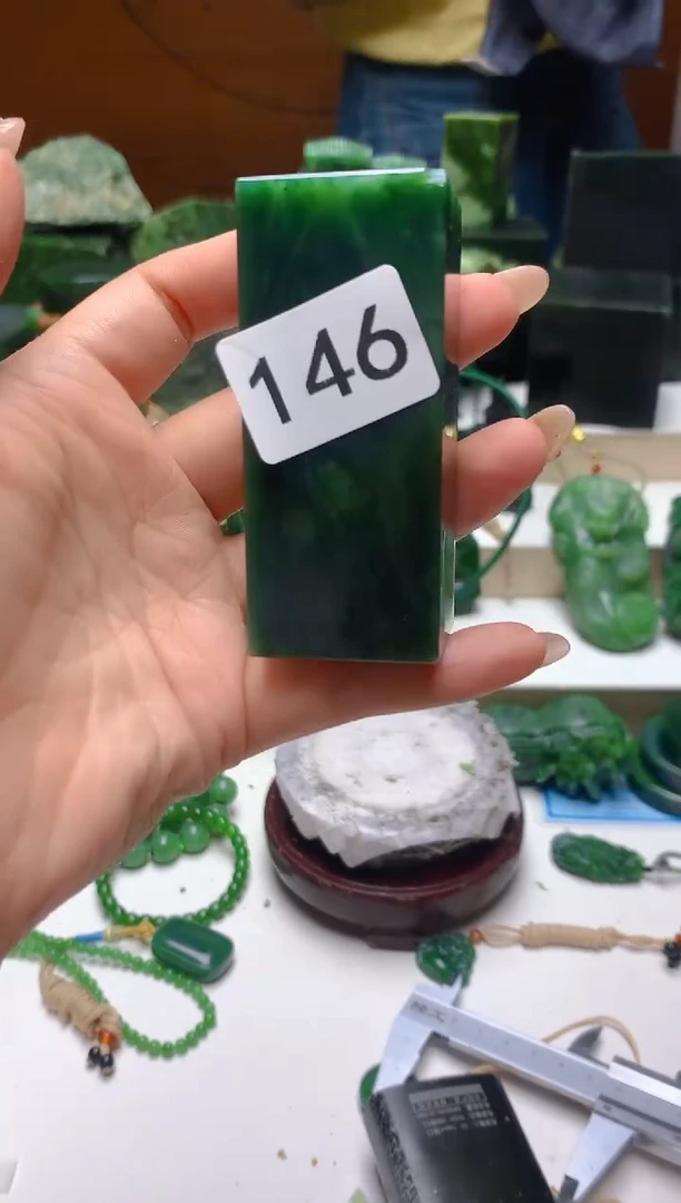 未镶嵌和田玉（碧玉）珠宝半成品有暇