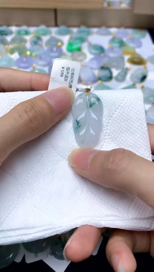 翡翠18K金镶嵌颈饰天然A货翡翠