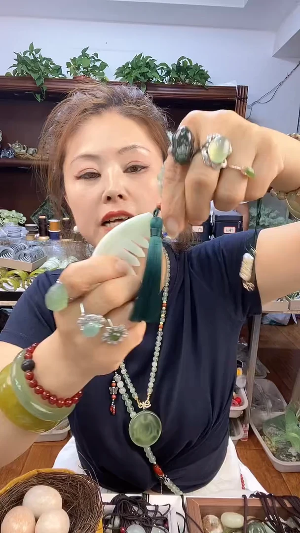 蛇纹石玉未镶嵌梳子多样性发货其中之一