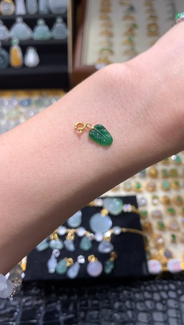 颈饰18K金镶嵌翡翠翡翠