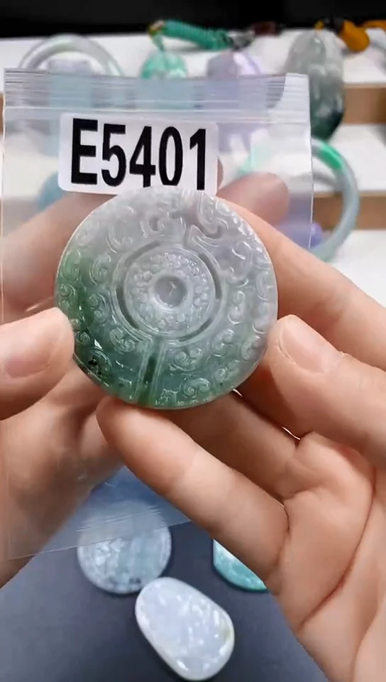 颈饰未镶嵌翡翠天然翡翠吊坠挂件