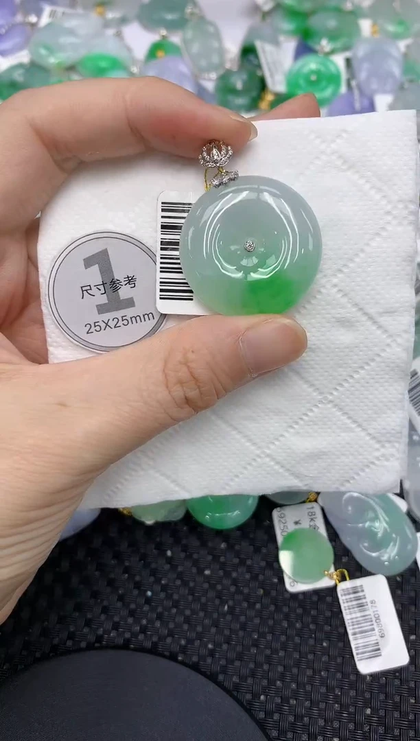 翡翠18K金镶嵌颈饰11111111