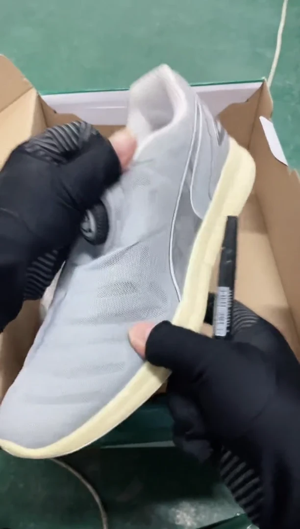 彪马时尚休闲运动鞋37M  H109