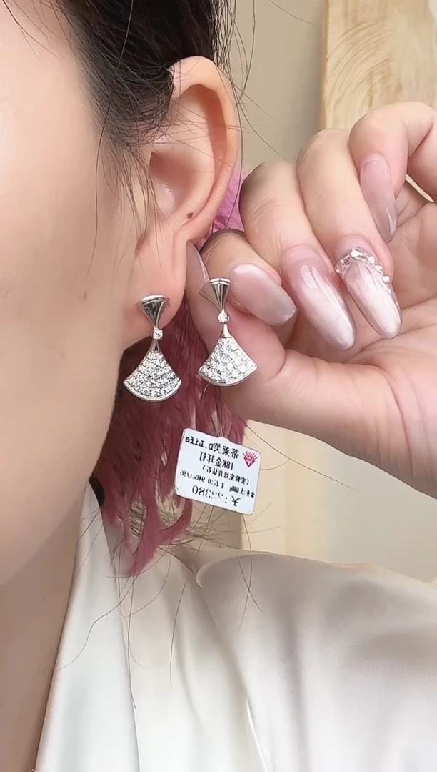 18K金镶嵌实验室培育钻石耳饰扇子耳钉