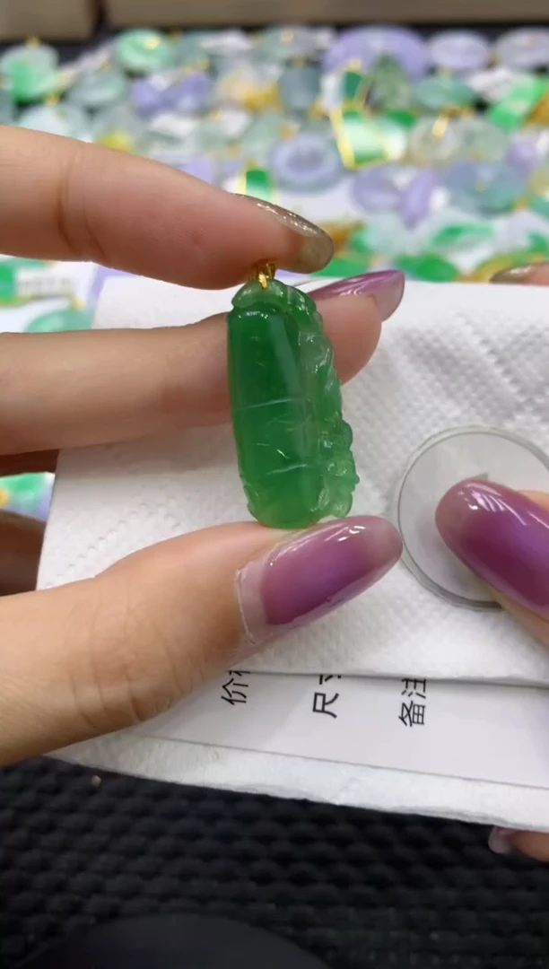 颈饰18K金镶嵌翡翠天然缅甸翡翠A货