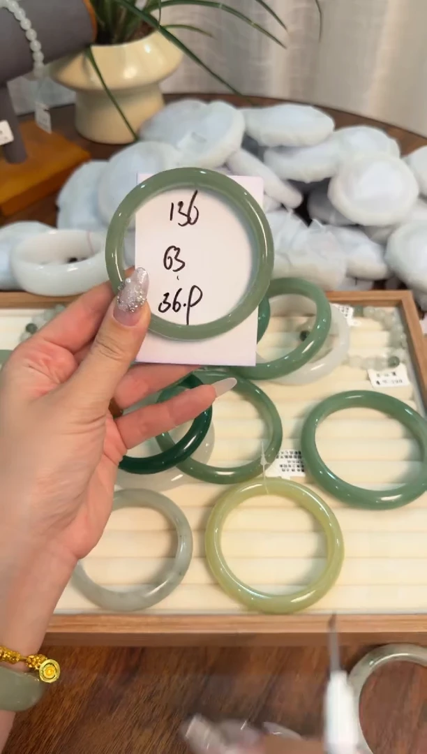 未镶嵌手镯石英质玉136//63