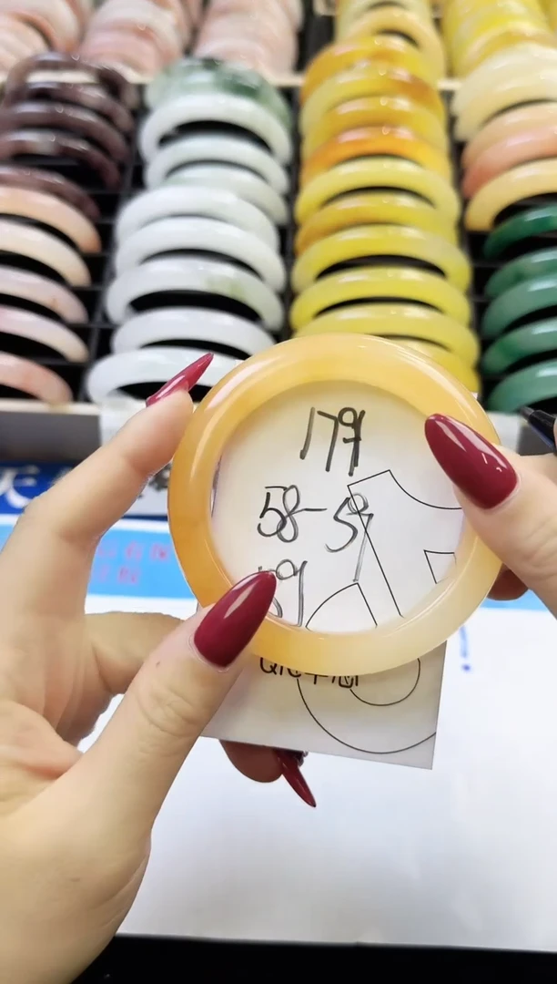 未镶嵌手镯石英质玉179