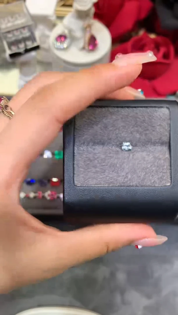 裸石尖晶石枕型 灰绿色调 0.60ct