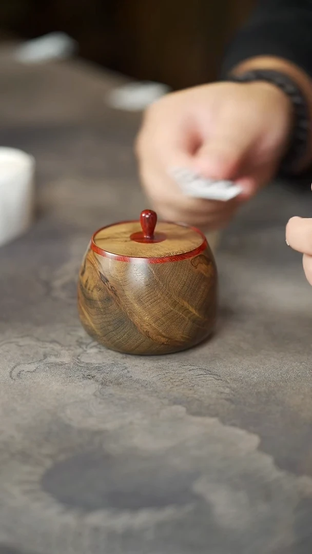 金丝楠宝***y355号阴沉满花纹品香茶仓醒茶罐