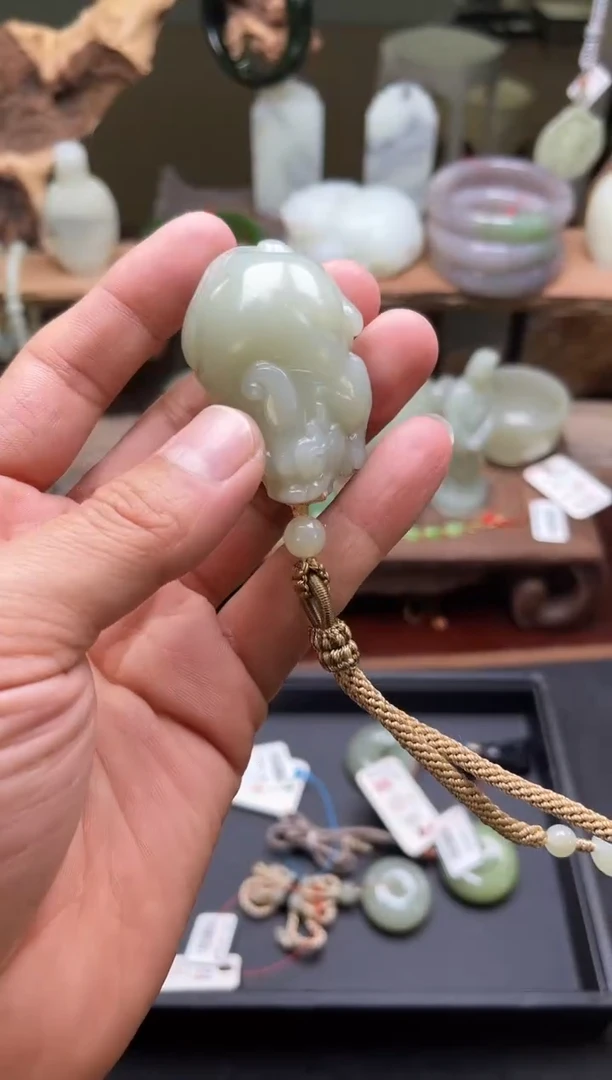 【闪购商品】和田玉手把未镶嵌且末青白 貔貅9008140