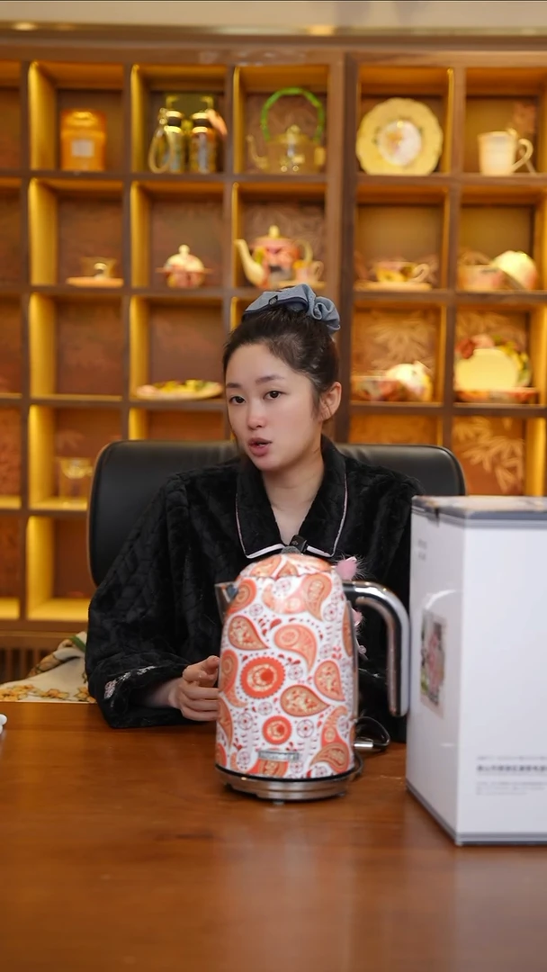 陶189-腰果花系列复古高颜值电热水壶1700ml