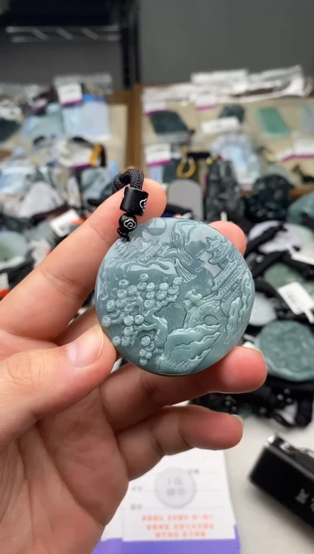 翡翠未镶嵌颈饰 多样性发其一