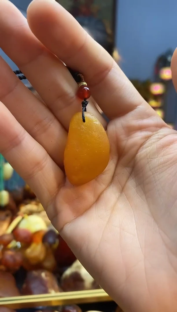 未镶嵌颈饰琥珀吊坠