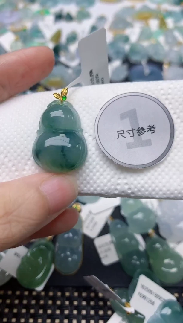 颈饰18K金镶嵌翡翠天然缅甸A货翡翠