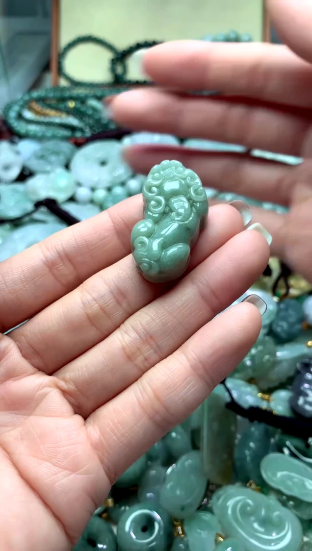 颈饰未镶嵌翡翠1