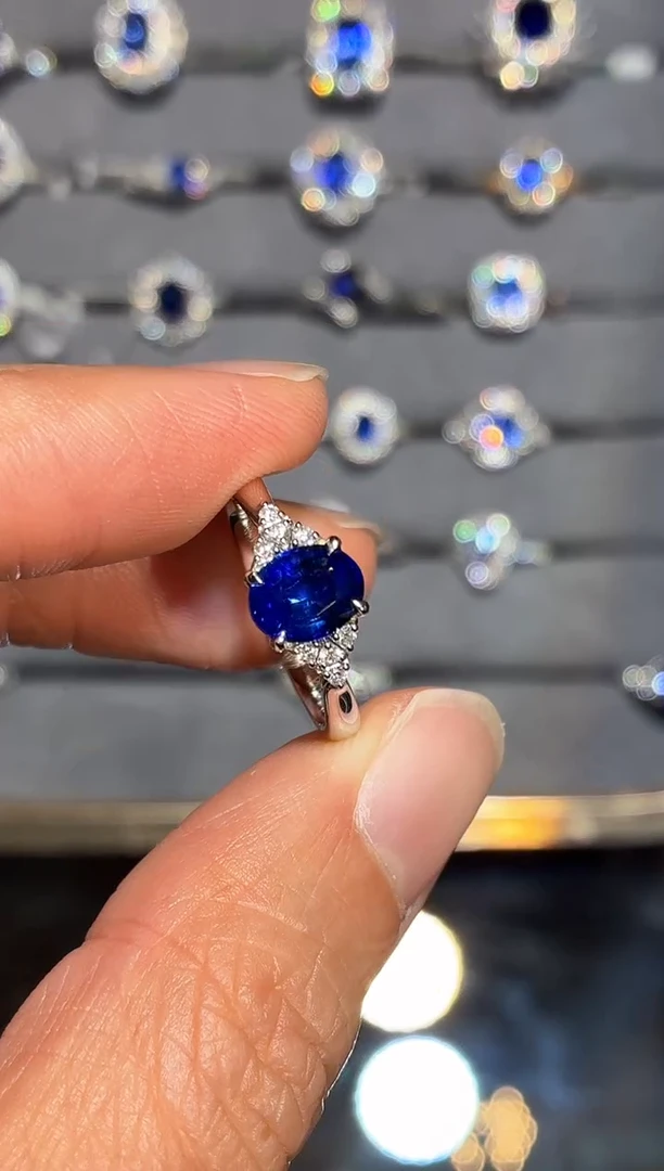 戒指蓝宝石18K金镶嵌【闪购】1.39ct/同步展会价/皇家蓝
