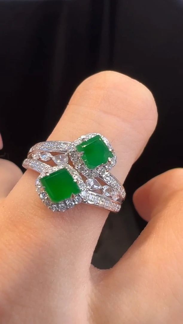 18K金镶嵌戒指翡翠戒指