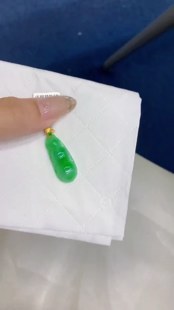 翡翠18K金镶嵌颈饰           1