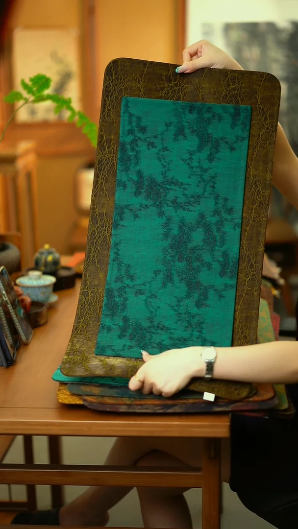 冰梅大片+绿松枝小片