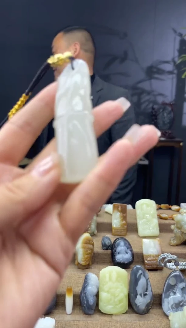 颈饰未镶嵌和田玉1