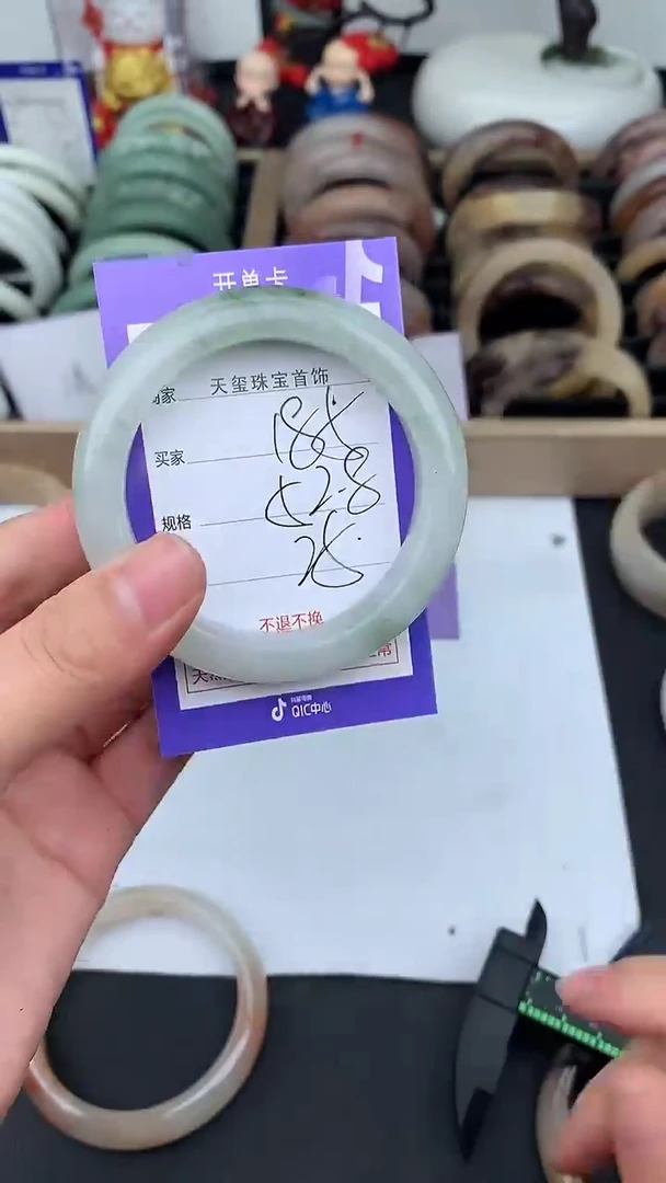 未镶嵌手镯石英质玉185
