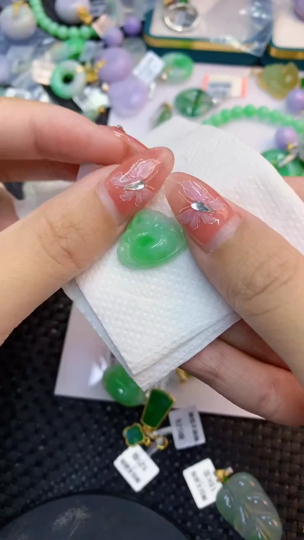 颈饰18K金镶嵌翡翠1