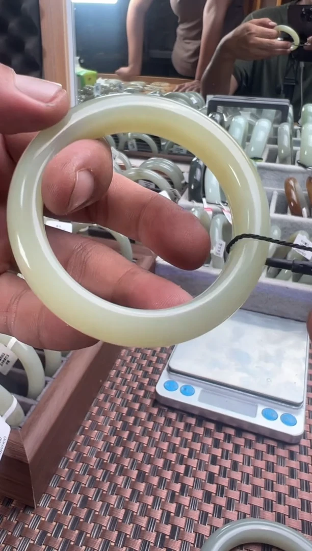 和田玉手镯未镶嵌若羌料青黄口手镯53+