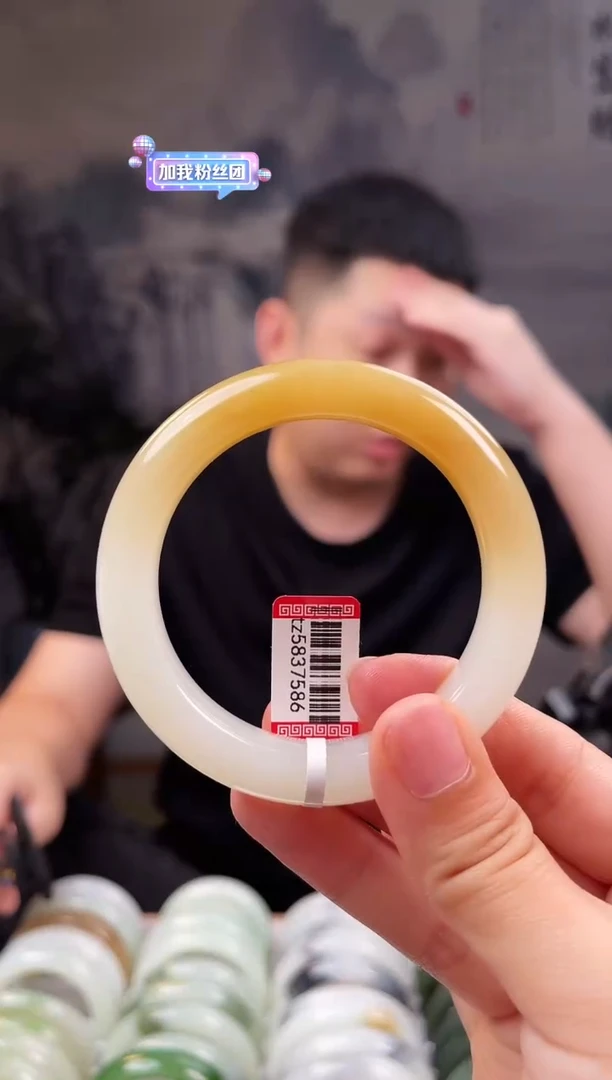 和田玉手镯未镶嵌53+圈口7586