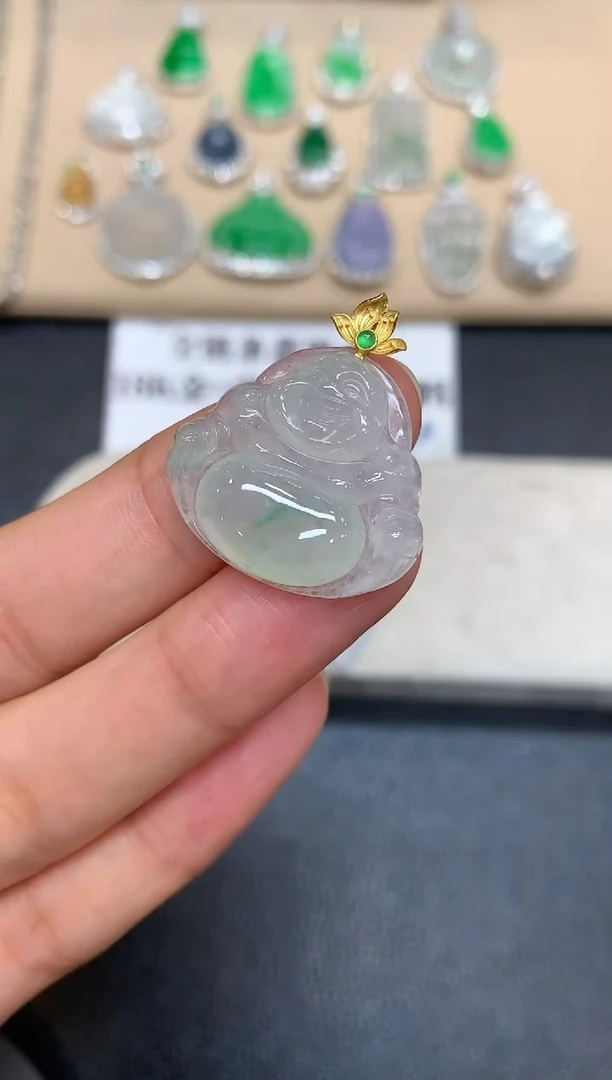 颈饰18K金镶嵌翡翠爱心【无服务费