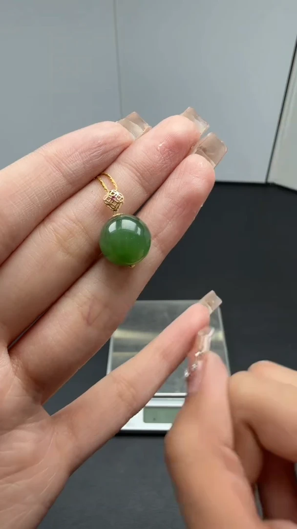 和田玉18K金镶嵌颈饰吊坠e030