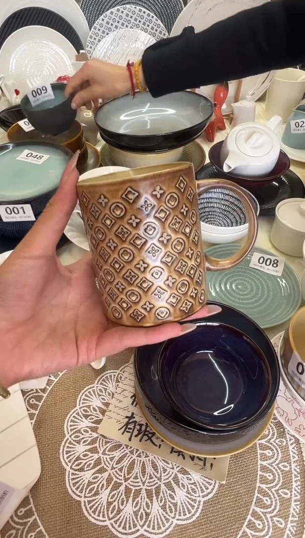 新骨瓷A品  焰木棕  马克杯